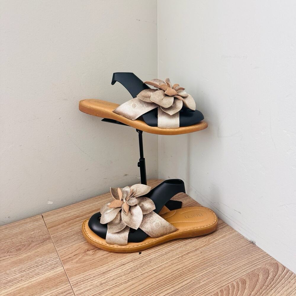 B.O.C. Women's Kasia sandals Gold Metallic Floral Design Size 7